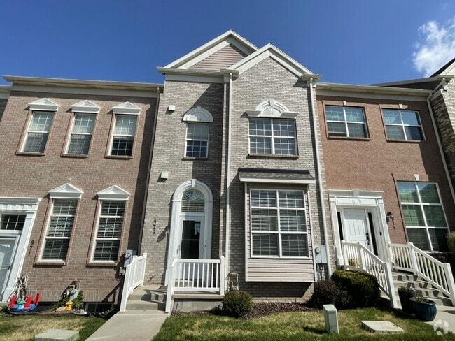 Building Photo - Amazing Townhome with Spectacular Views fo...