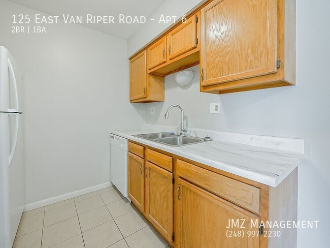 Photo - 125 E Van Riper Rd Unit Apt 6
