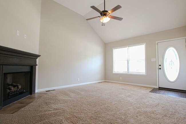 Photo - Three Bedroom in Autumn Creek!