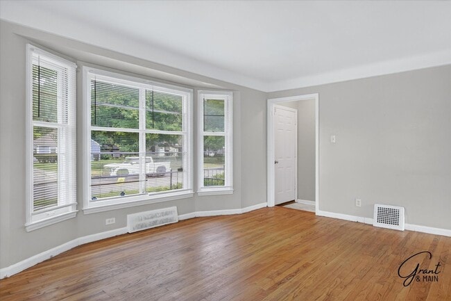 Photo - $1600 3 bedroom Redford bungalow