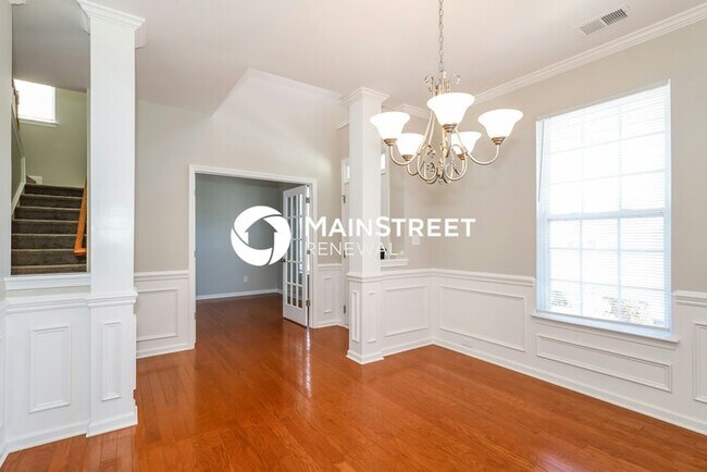 Photo - 5 Bedroom Pet-Friendly Home in CHARLOTTE, NC with Main Street Renewal