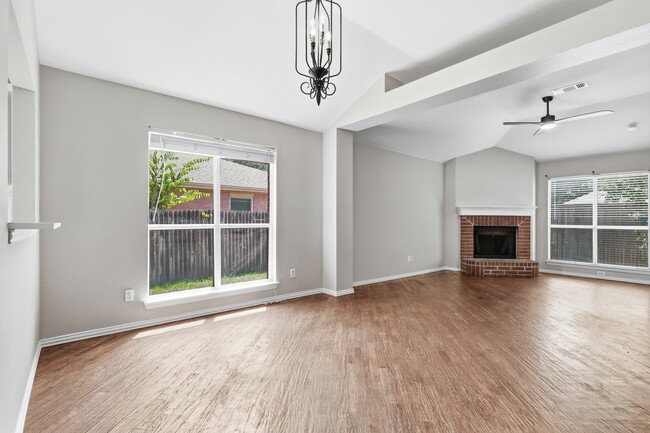 3BR/2.0BA Single Family - Little Elm
