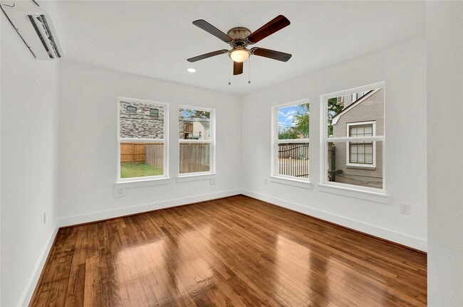 Photo - 6620 Lawndale St Unit 3