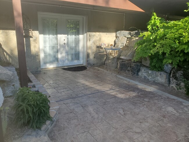 Building Photo - 9885 N Deep Creek Dr Unit Basement Rental - B