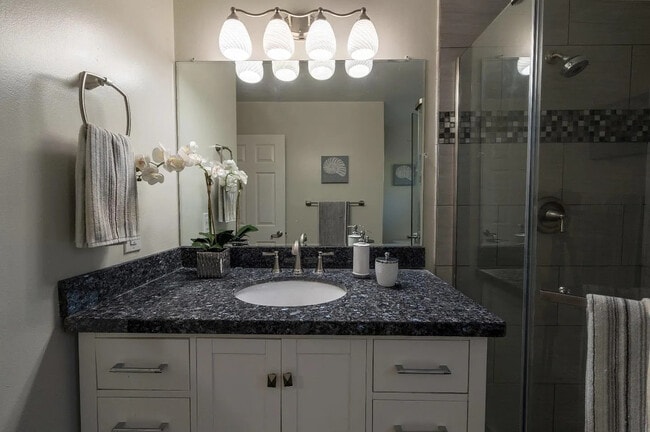 Photo - 1915 Washington St