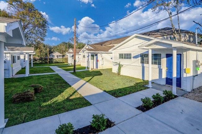 Building Photo - 3823 Lydia St Unit 4