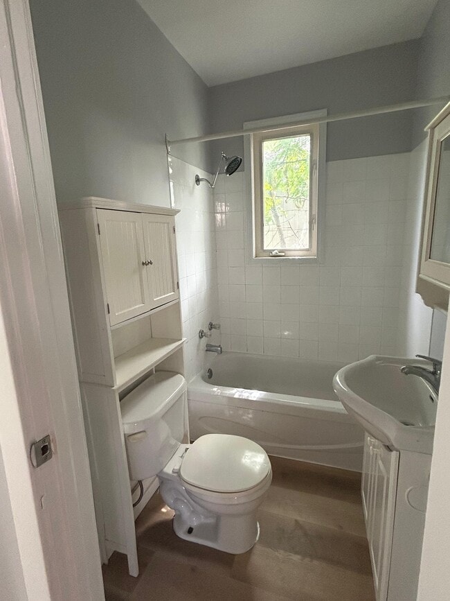 Photo - 2 Bed 1 Bath - 238 Notre Dame de Lile Unit 3