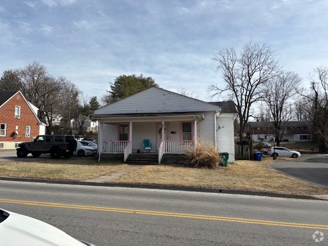 Building Photo - 448 Roanoke St E Rental