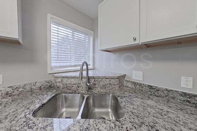 Photo - 230 E Colonial Dr