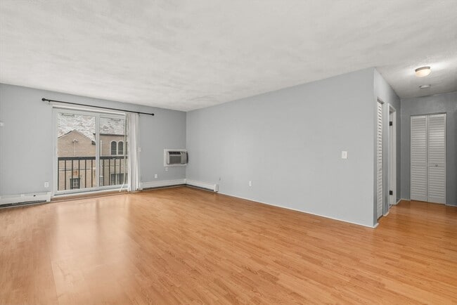 Building Photo - 245 Sea St Unit 16