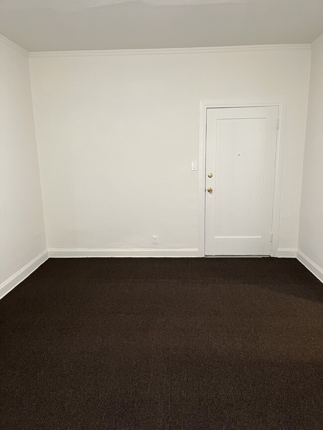 Building Photo - 4156 Rosewood Ave Unit 1 Rental