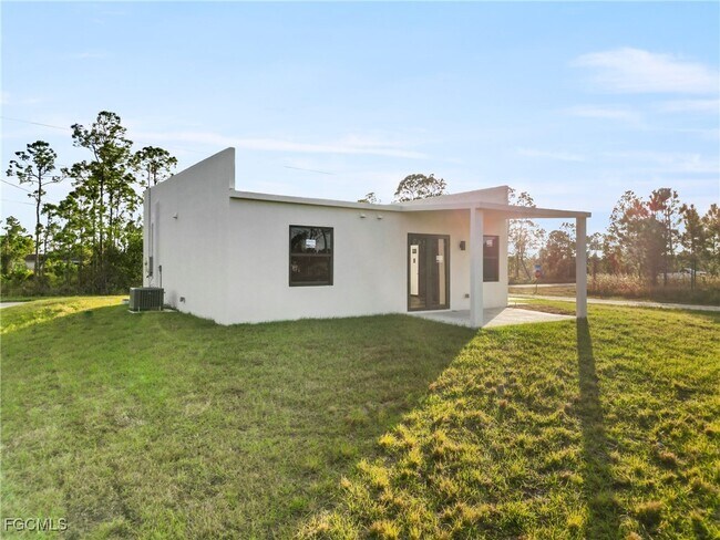 Photo - 935 Panda Dr