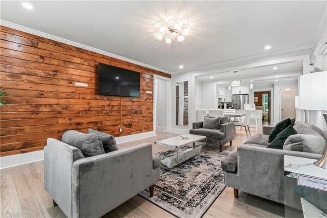 Photo - 1129 Graymont Dr SW