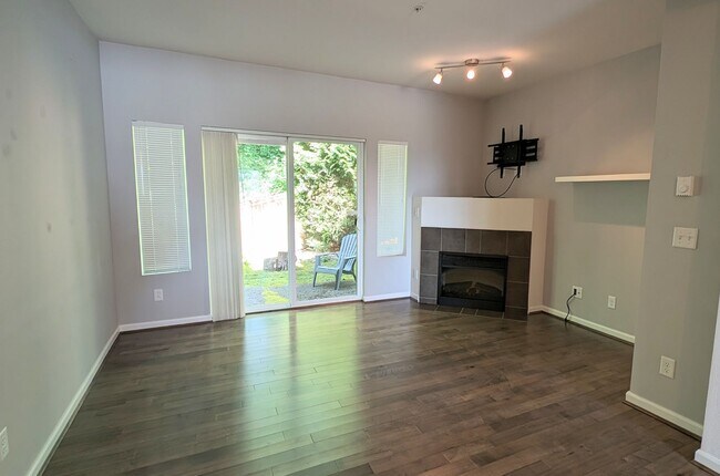 Photo - North Lynnwood Spacious Townhome with 2 car garage