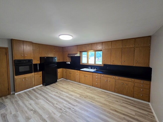 Photo - 103 W Chandler St