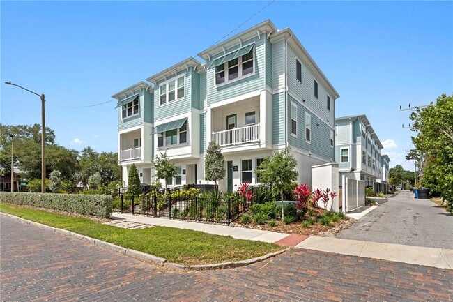 Photo - 114-121 21st St N