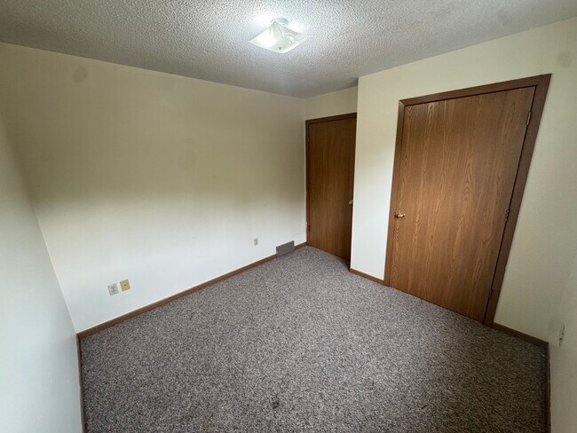 414 14th Ave W