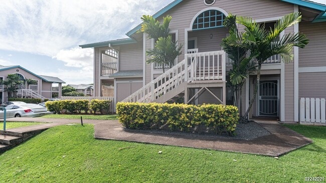 Building Photo - Recently Updated 2BR/1.5BA/1PKG Unit in Ho'omaka Village at Waikele (Waipahu)
