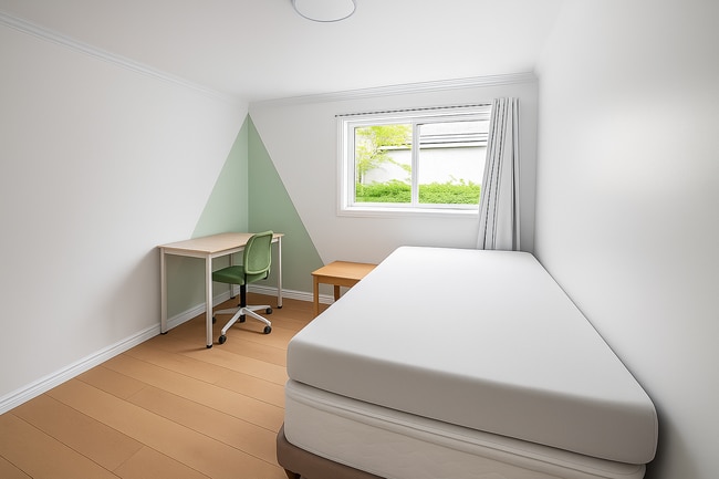 Building Photo - 23 Wexford St Unit Room 8