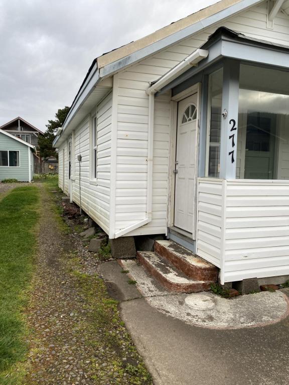 Photo - 277 W 1st St