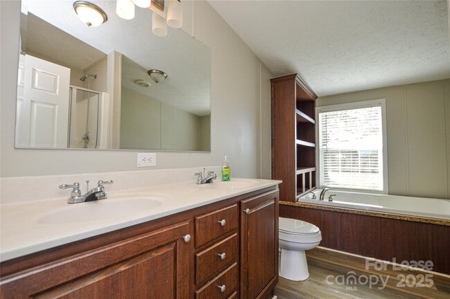 Photo - 711 W C J Thomas Rd