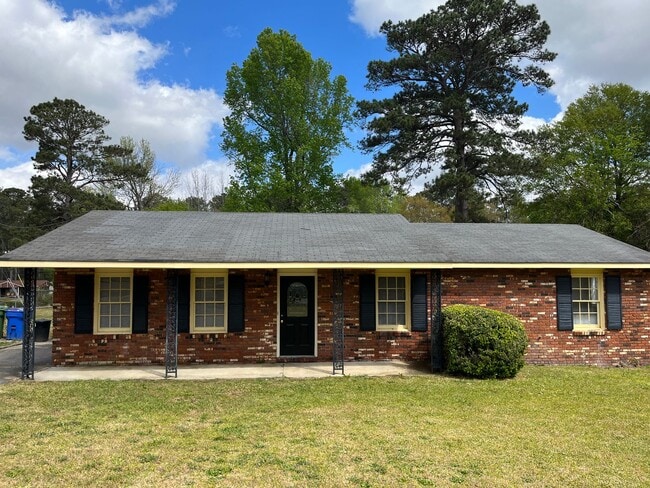 Building Photo - **AVAILABLE NOW**4 Bedroom / 1.5 Bathroom Home for Rent in East Columbus, GA***