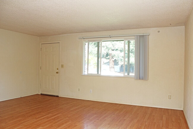 Photo - 4110-4116 N Willis Blvd Unit 4116