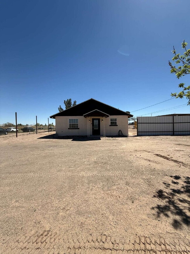 Photo - Cozy ranch style two-bedroom one bath home in the heart of Tornillo Texas.
Lease today!