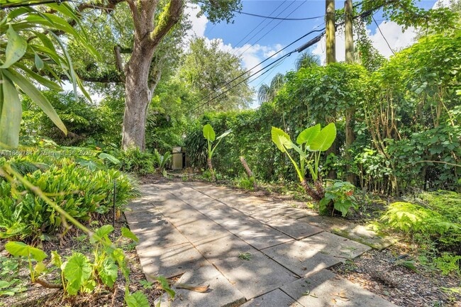 Photo - 1100 El Rado St