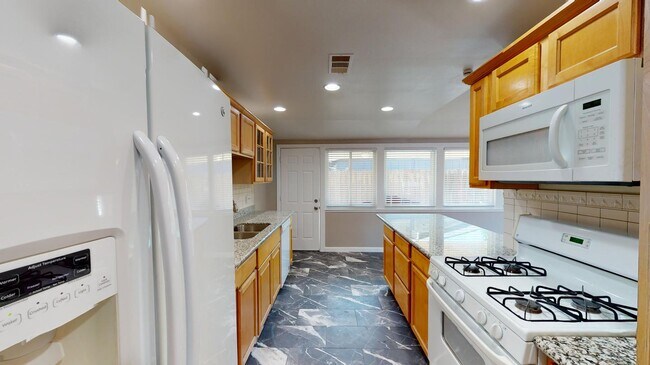 Charming & contemporary Concord home near BART