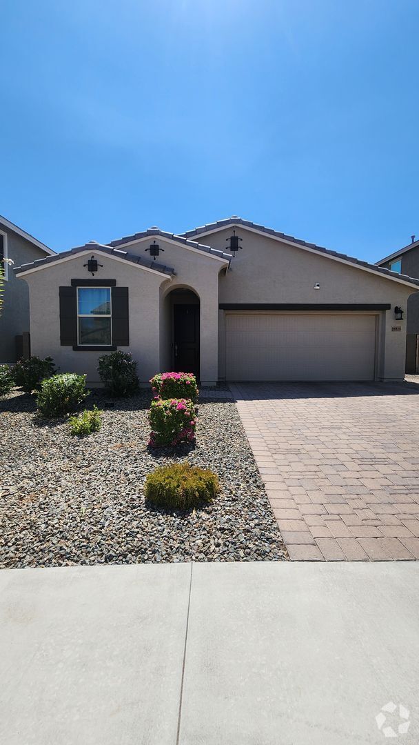 Building Photo - Beautiful 4 bed, 2 bath Litchfield Park ho... Rental