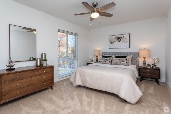 2BR, 1BA - 1,015 SF