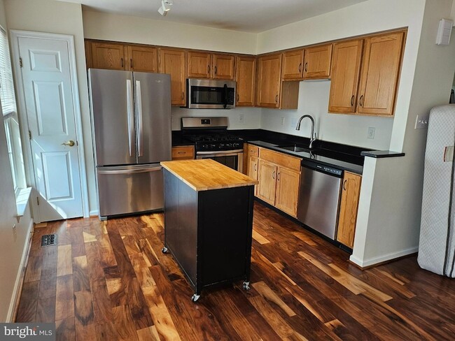 Photo - 114 Madison Ct Townhome