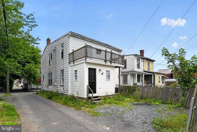 Photo - 365 N Prune St