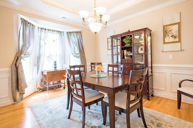 Photo - Gorgeous and Spacious 4 Bedroom home, Golf Course Views, Premium Finishes, Pet Friendly!