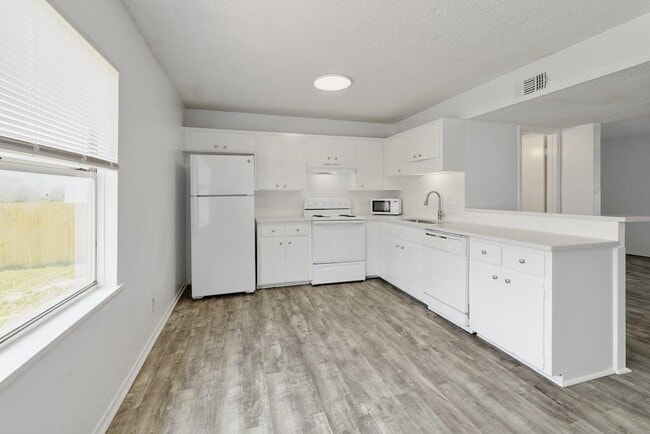 Photo - 5211 Thunderbird St Townhome