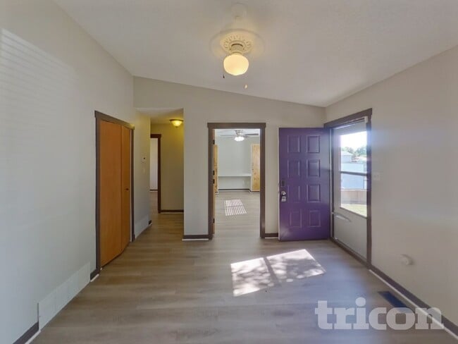 Photo - 7325 Woodstock St