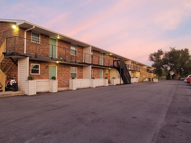 Building Photo - 5820 Hickory St Unit Apt 13