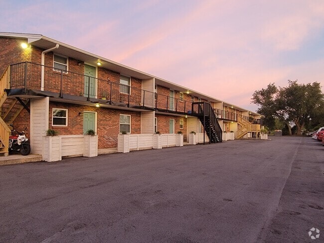 Building Photo - 5820 Hickory St Unit Apt 13