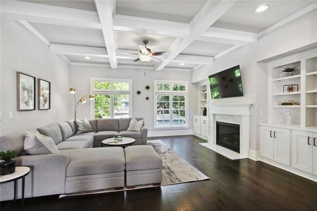 Photo - 692 Drewry St NE