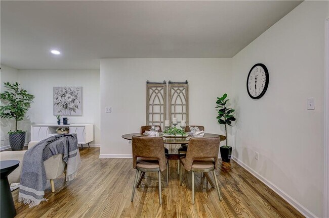 Photo - 131 Brookwood Dr SW