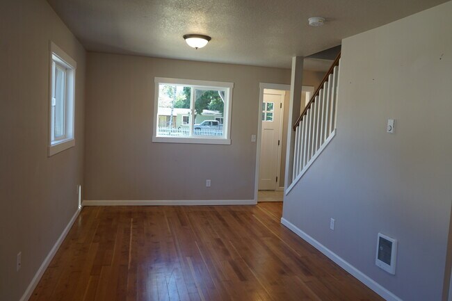 Photo - 304 W Humphrey St