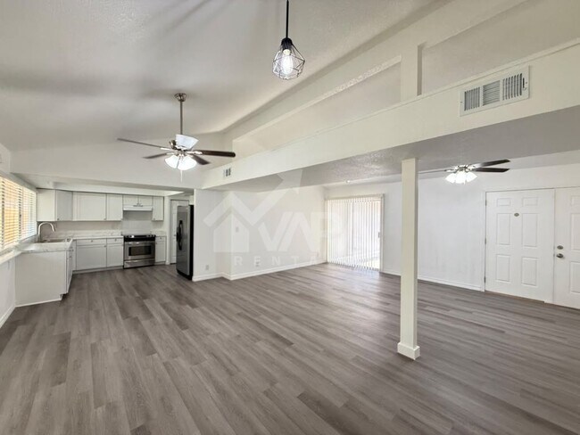 Photo - 8007 Lake Forest Dr