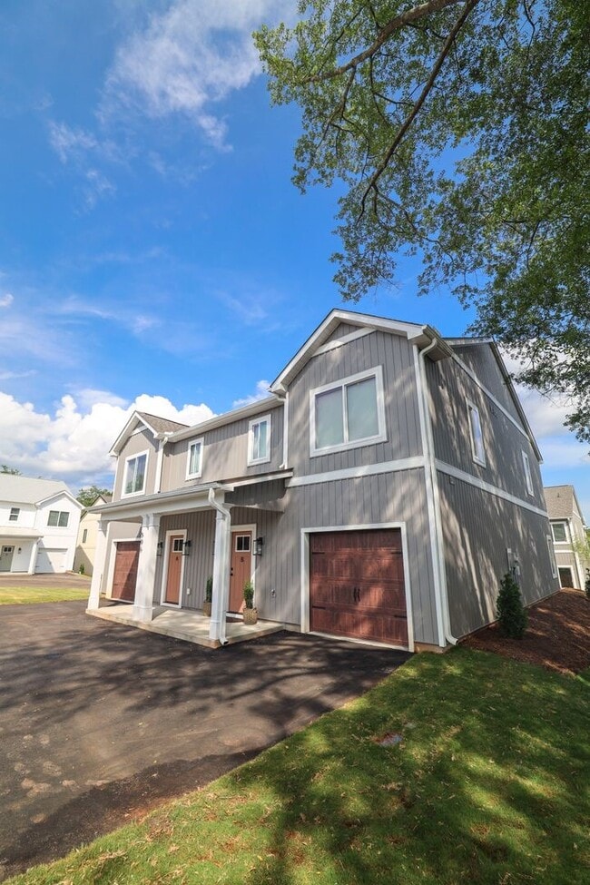 Building Photo - 506 Tarrant St