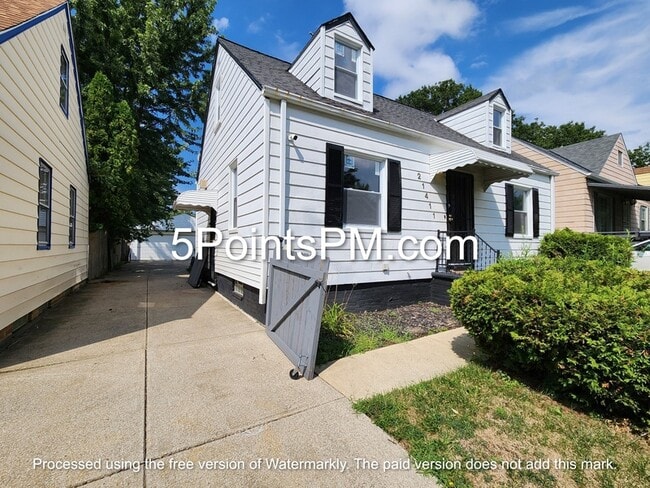 Photo - 21411 Raymond St