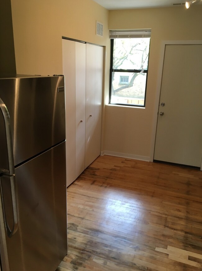 Kitchen - 6603 N Campbell Ave Unit 1