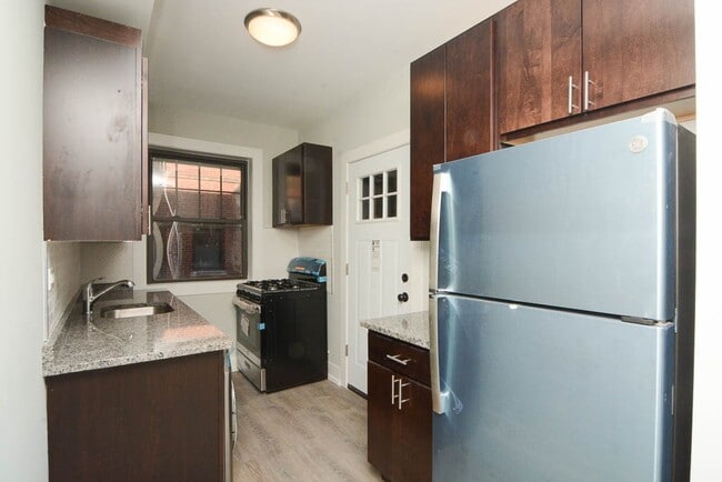 Photo - 1133 Maple Ave Unit B4