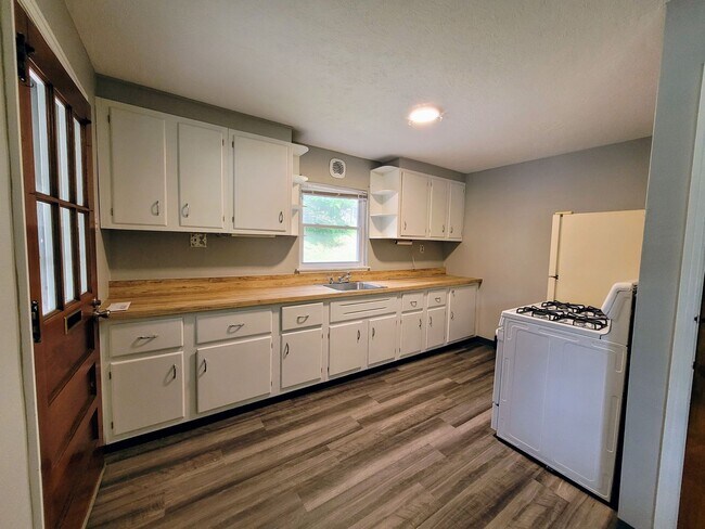 Photo - 1460 Obey St