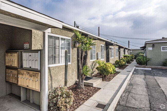 Entrada - 12621 Glenshire Rd, 12618 Lakewood Blvd.