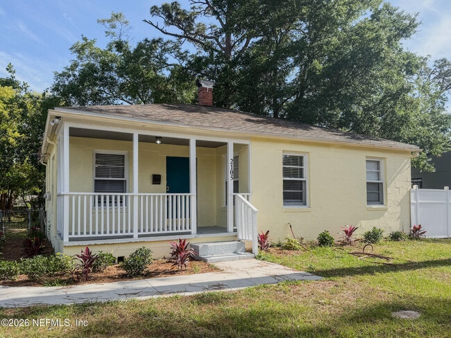 Building Photo - 2105 Kingswood Rd